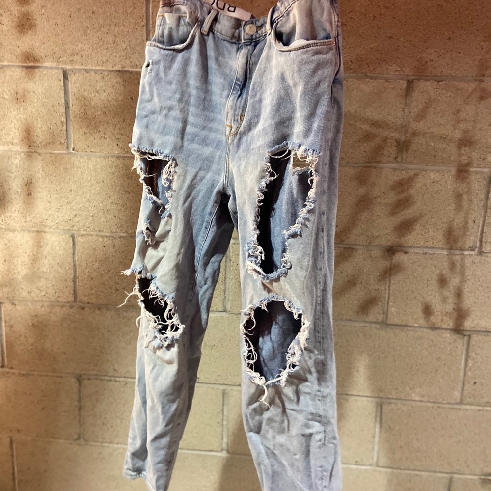 Cute ripped jeans!